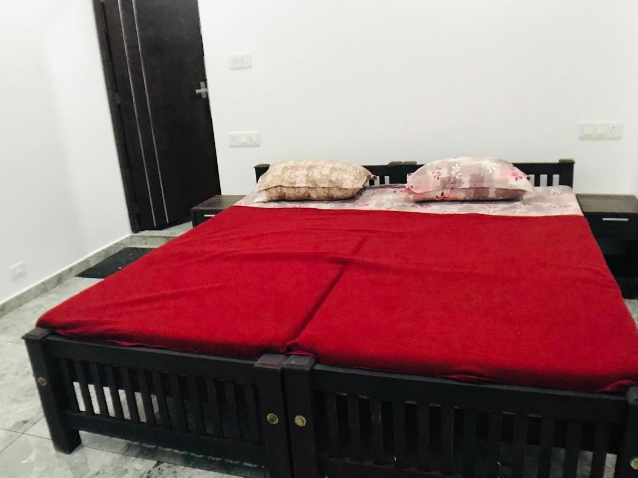 Dolphins Turf Bed & Breakfast Mararikulam Exterior photo
